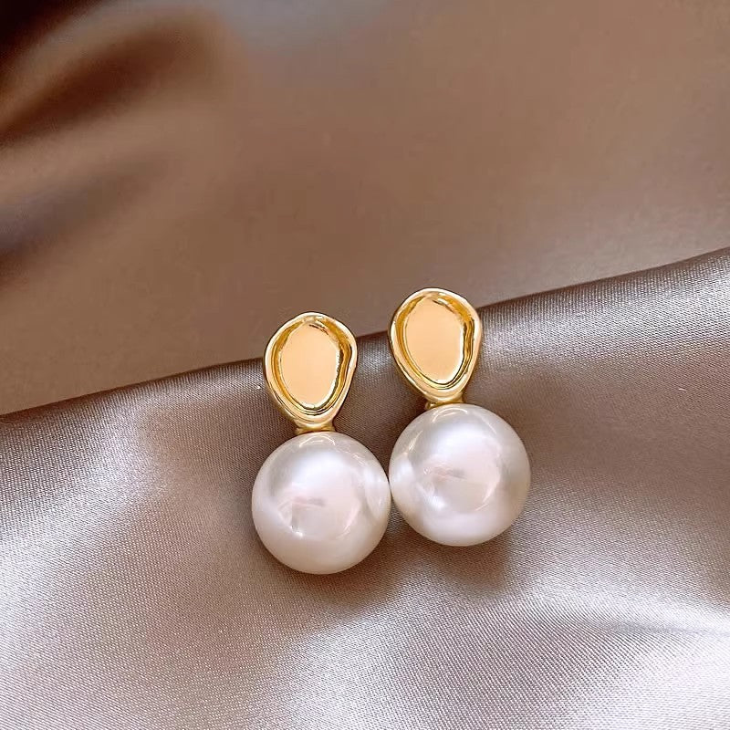 Women's Gold Plated French Entry Lux Pearl Fashion Dignified Earrings