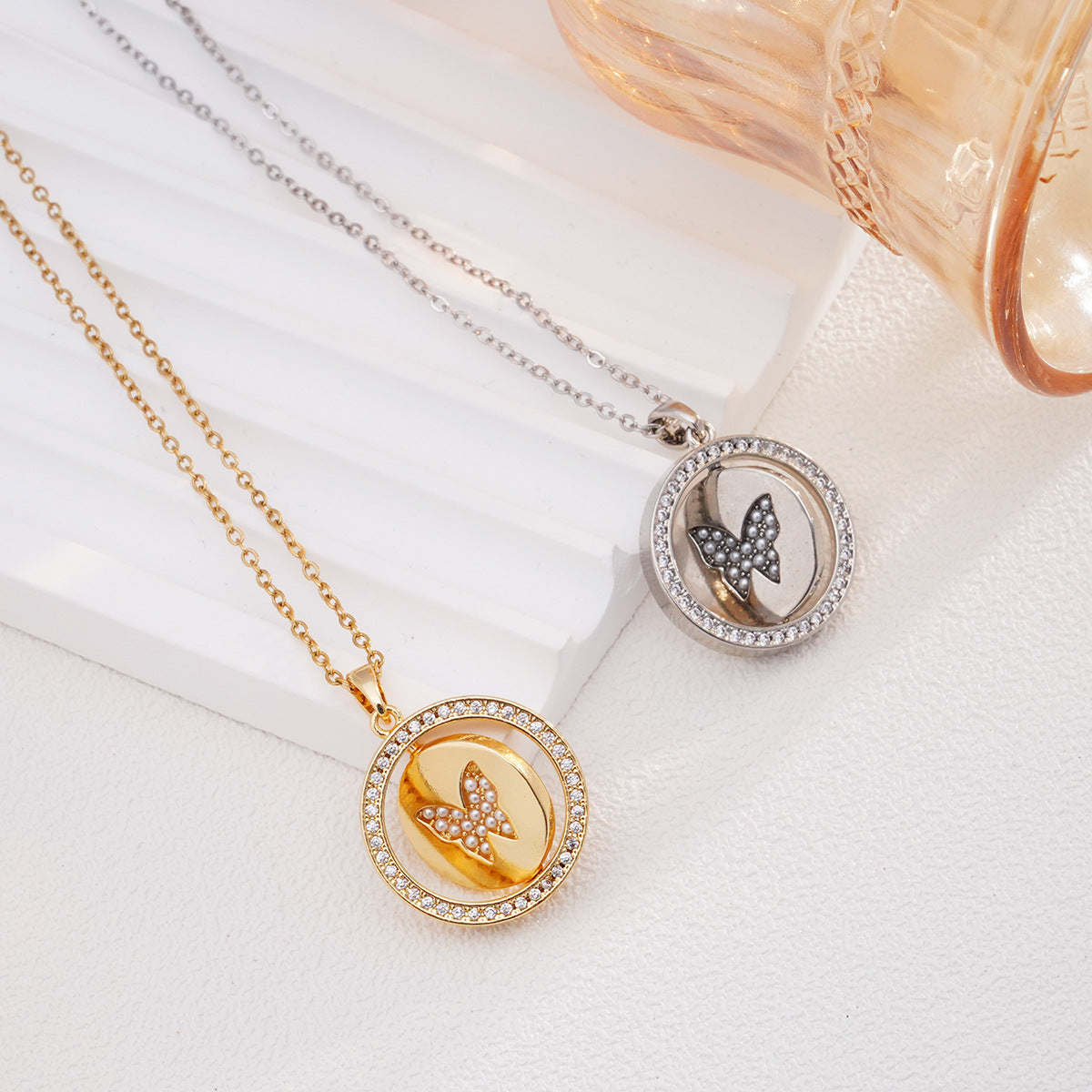 Wind Micro Inlaid Zircon Rotating Elegant Shell Necklaces