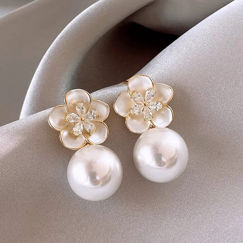 Women's Gold Plated French Entry Lux Pearl Fashion Dignified Earrings
