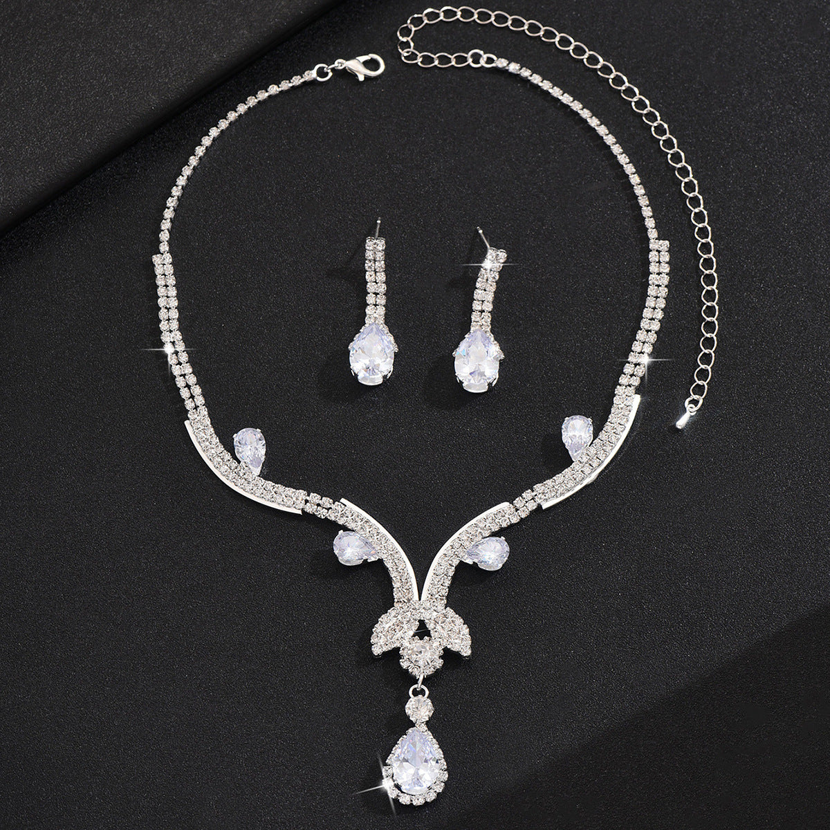 Exaggerated Minority Fashion Rhinestone Light Luxury Tassel Dinner Ball Necklaces