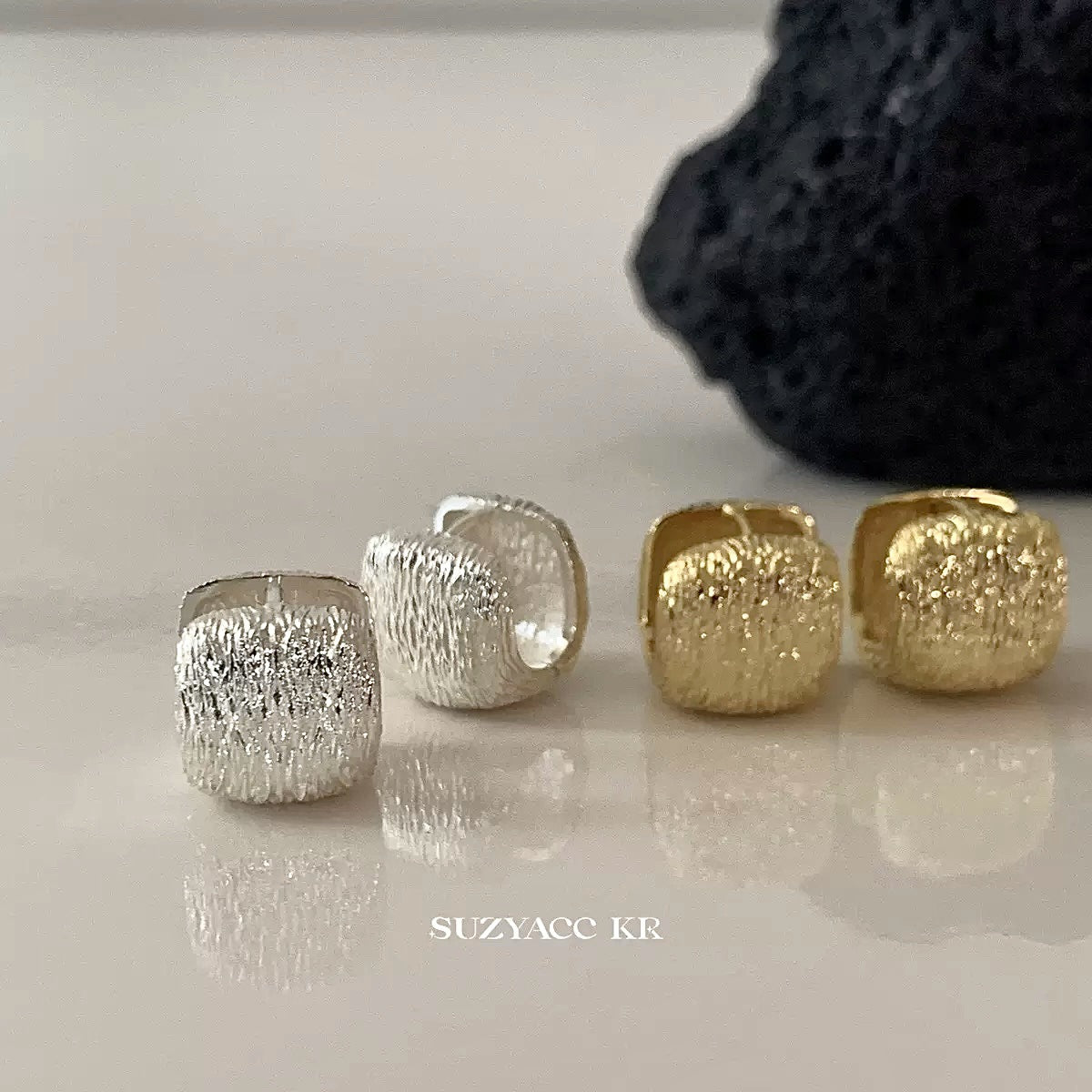 Women's Cool Style Texture Sense Small Square Ear Clip Earrings