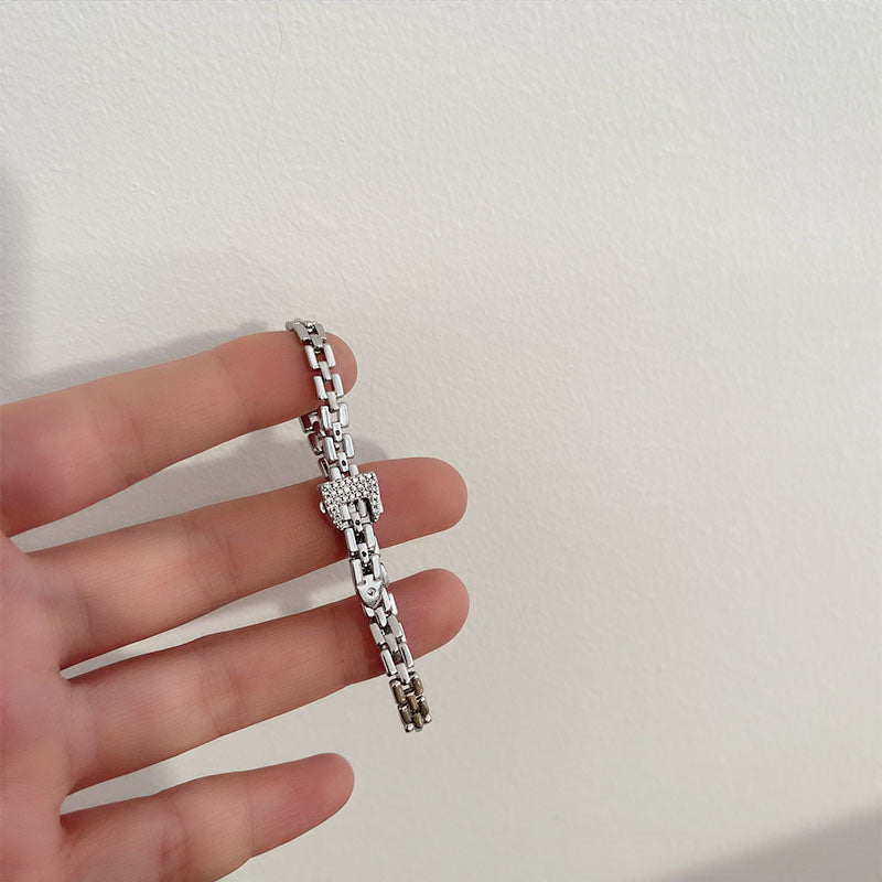 Retro High-grade Buckle Light Luxury Cold Bracelets