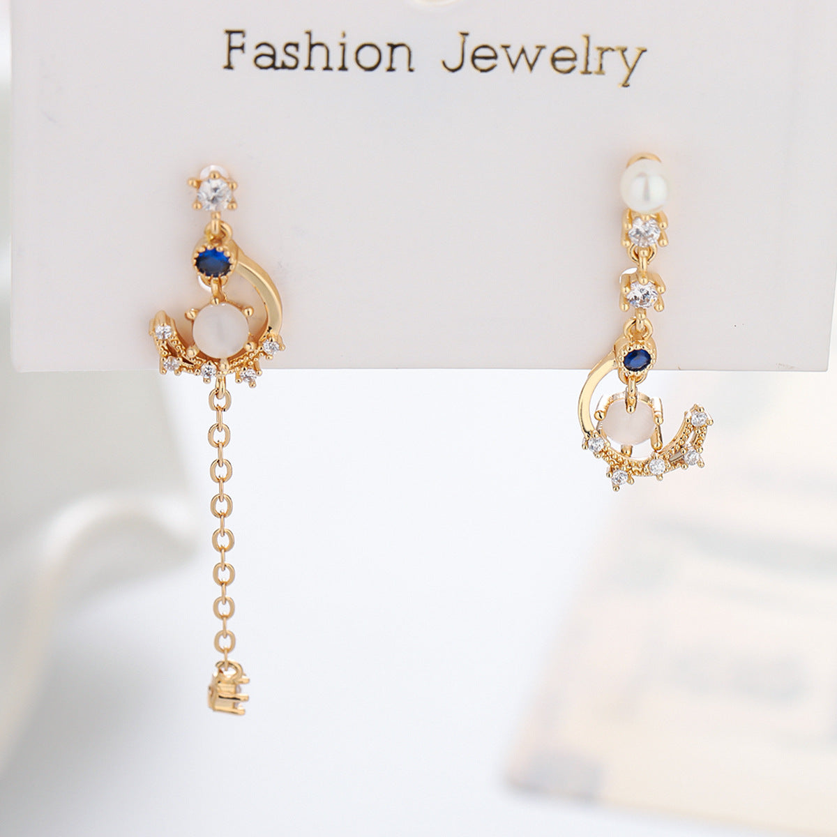 Women's Star Moon Ear Asymmetric Fashion Elegant Earrings