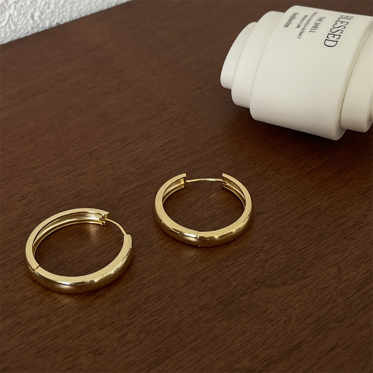 Simple Elegant Circle Ear Clip High-grade Cold Female Sier Earrings