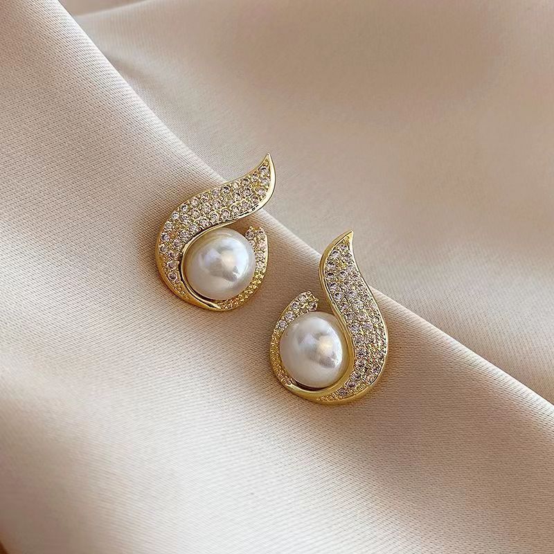 Women's Gold Plated French Entry Lux Pearl Fashion Dignified Earrings