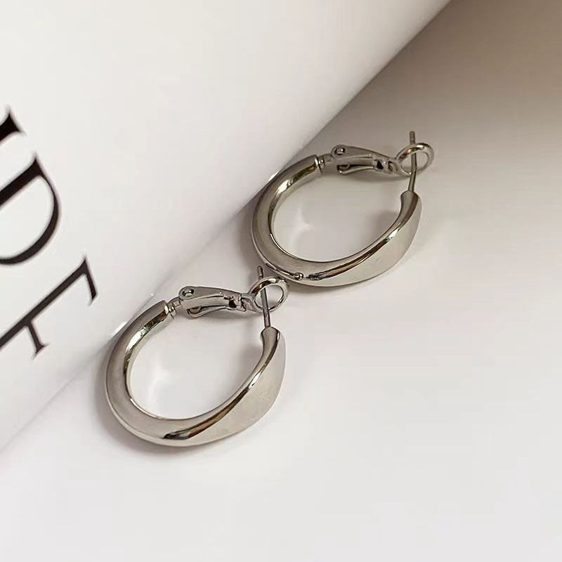 Commuter Metallic Small Ear Temperament Entry Earrings