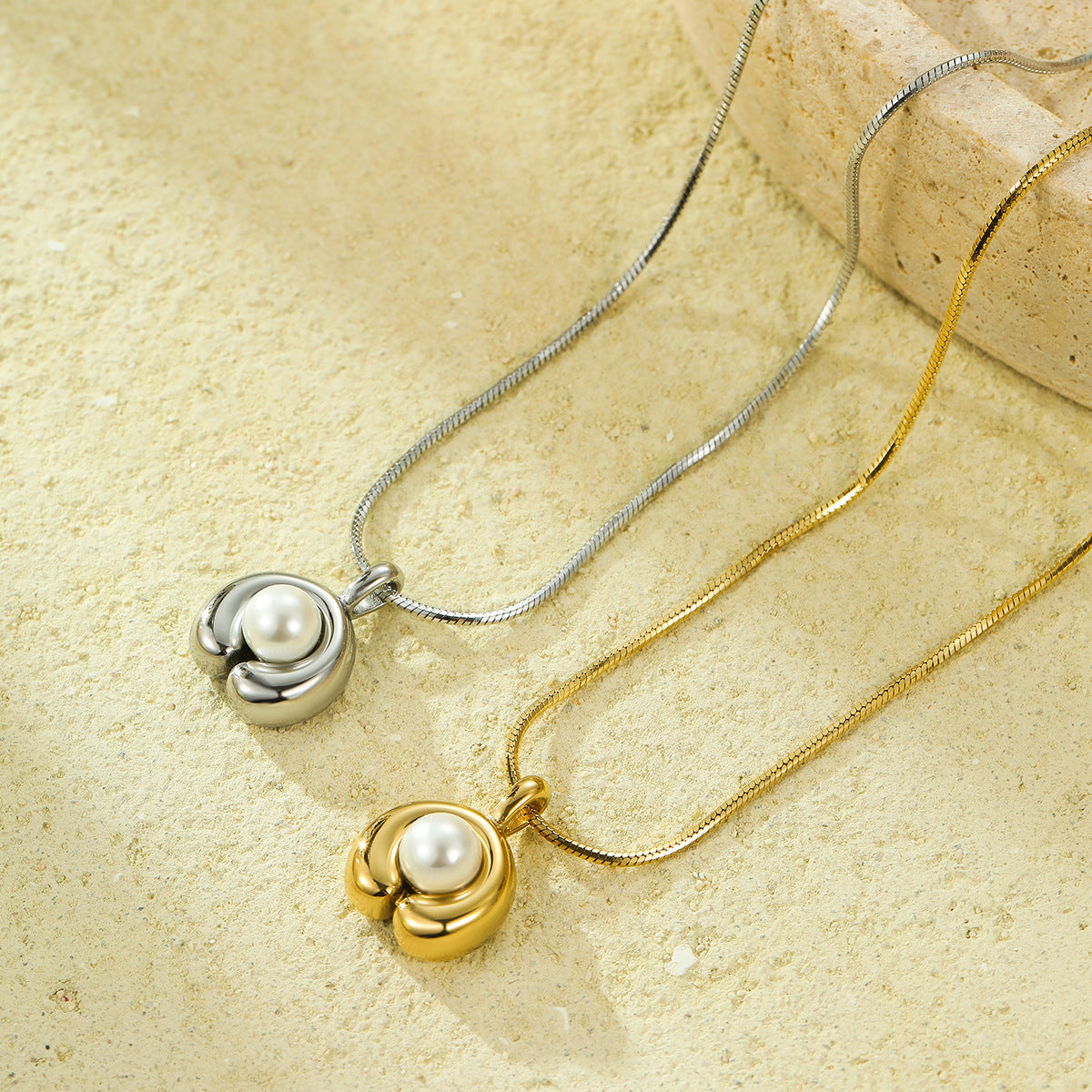 Women's Pearl Stainless Steel Fashion Clavicle Chain Necklaces