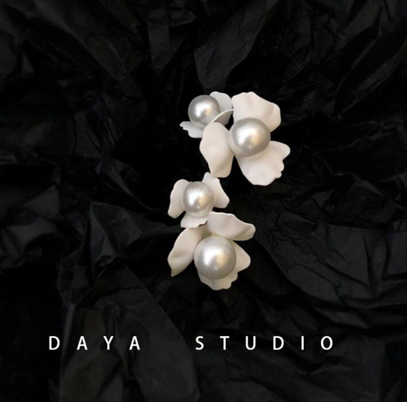 Needle Minimalist Design Flower Pearl High-grade Earrings