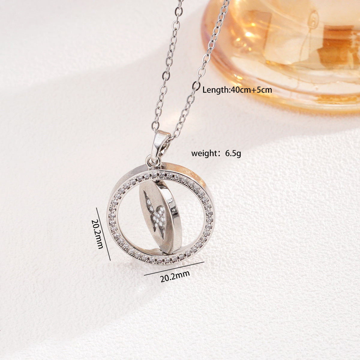 Wind Micro Inlaid Zircon Rotating Elegant Shell Necklaces