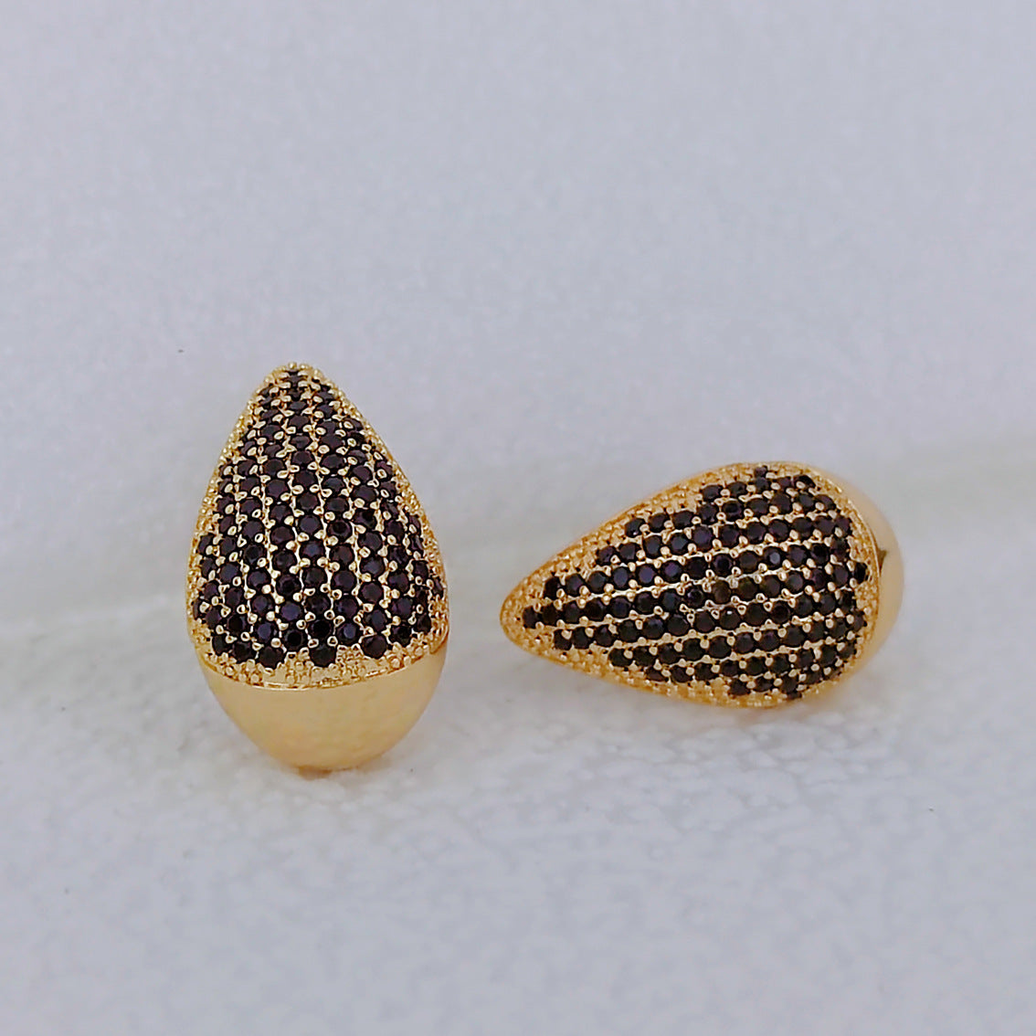 Women's Micro Inlaid Zirconium Super Flash Water Drop Ear Light Earrings