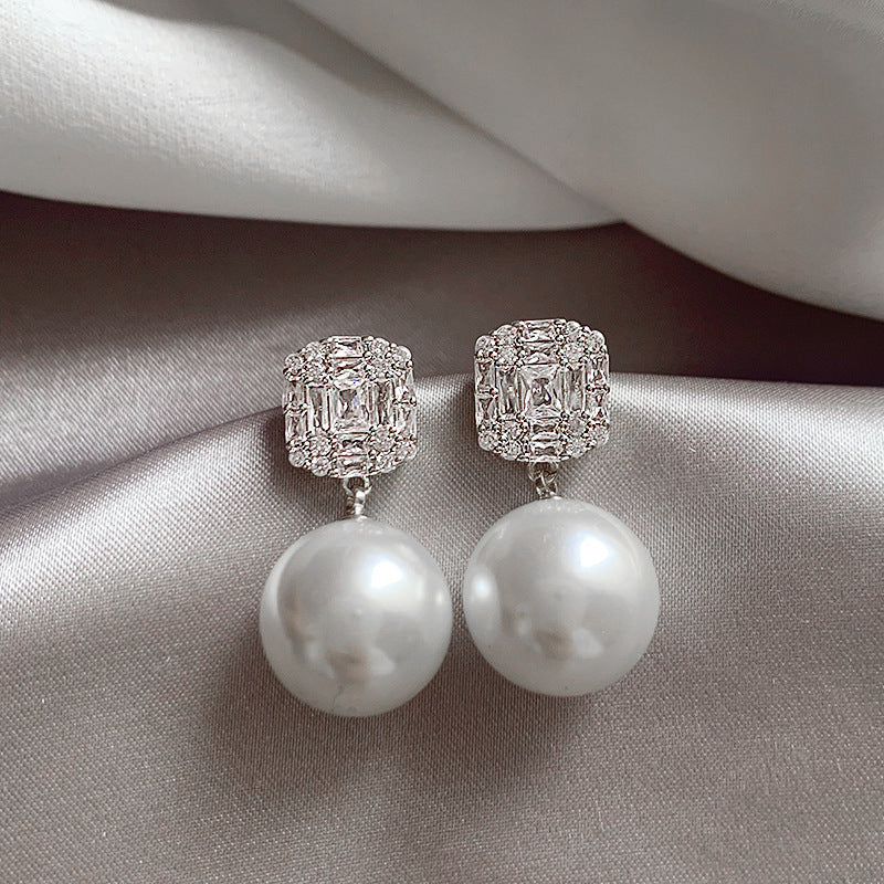 Women's Gold Plated French Entry Lux Pearl Fashion Dignified Earrings