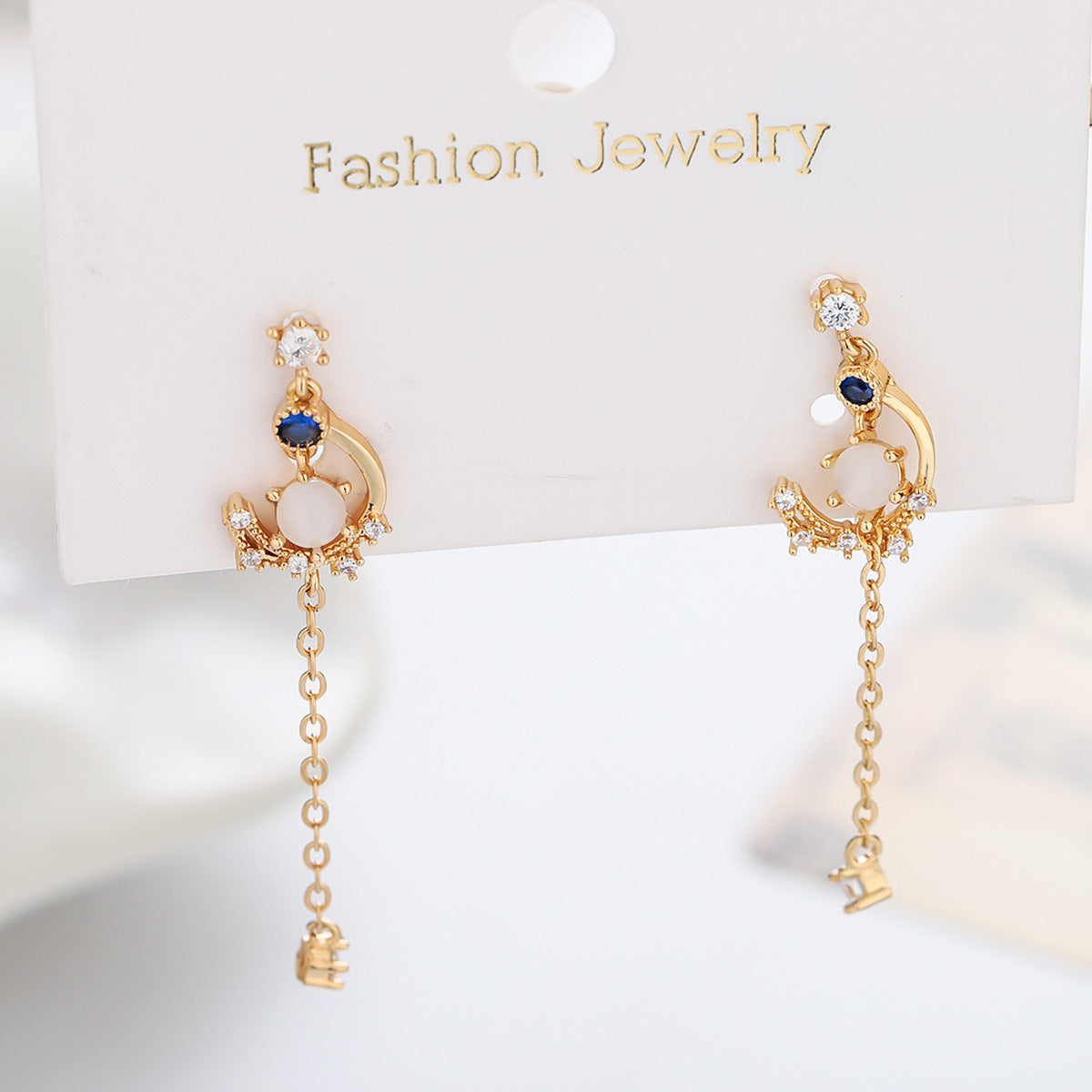 Women's Star Moon Ear Asymmetric Fashion Elegant Earrings