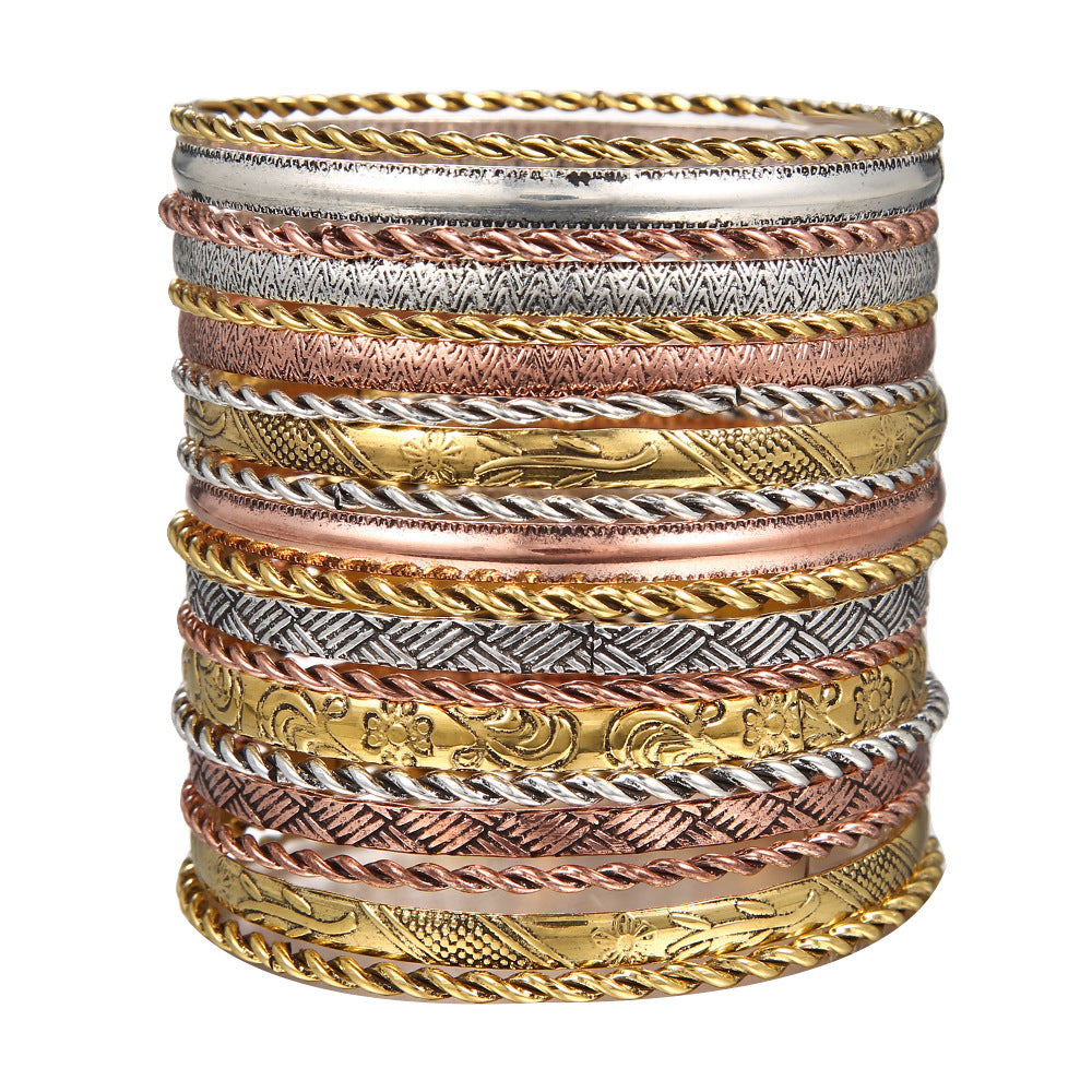 Women's Metal Retro Twin Gold Beating Pattern Bracelets