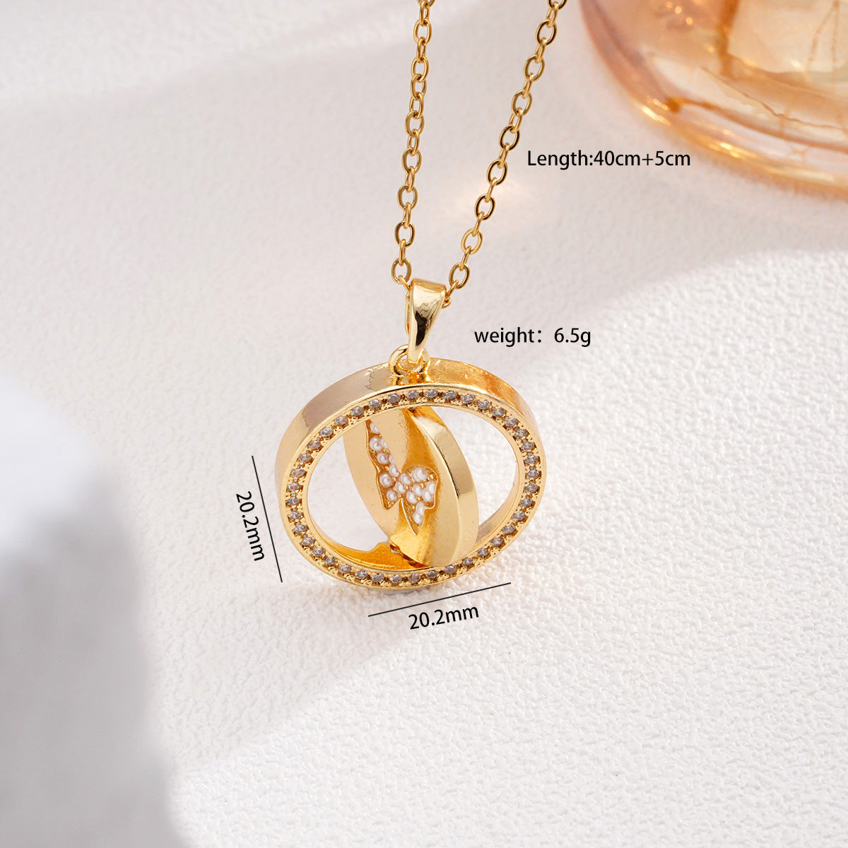 Wind Micro Inlaid Zircon Rotating Elegant Shell Necklaces