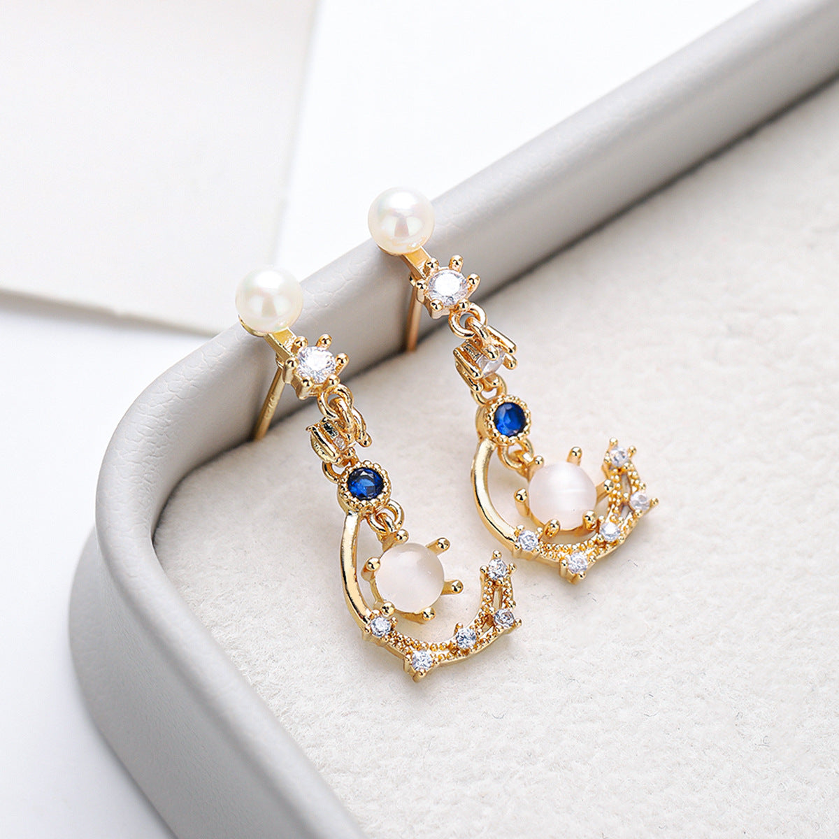 Women's Star Moon Ear Asymmetric Fashion Elegant Earrings