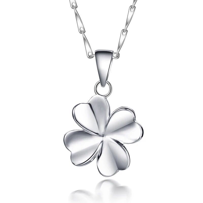 Women's Glossy Electroplated Four-leaf Clover Short Clavicle Pendants