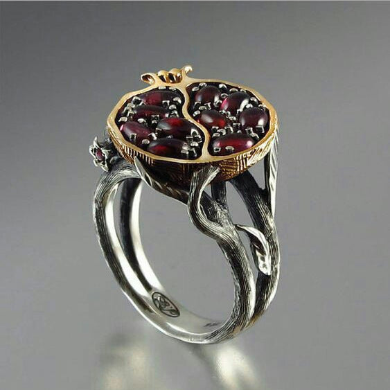 Garnet Timbo Black Gold Retro Creative Rings