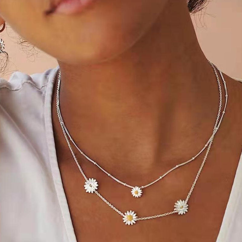 Gold-plated Female Design Sense Small Daisy Necklaces