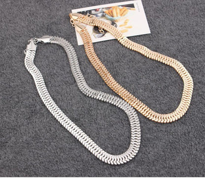 Exaggerated Personalized Metal Short Scale Neck Necklaces