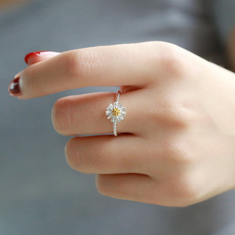 Women's Fashion Little Daisy Flower Artistic Fresh Rings