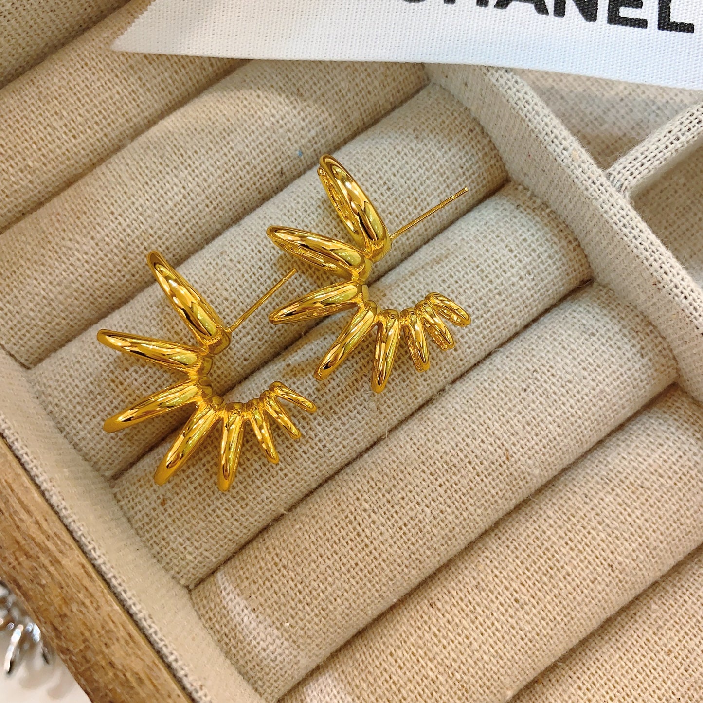 French Gradient Spring Eardrop Shaped Cool Rings