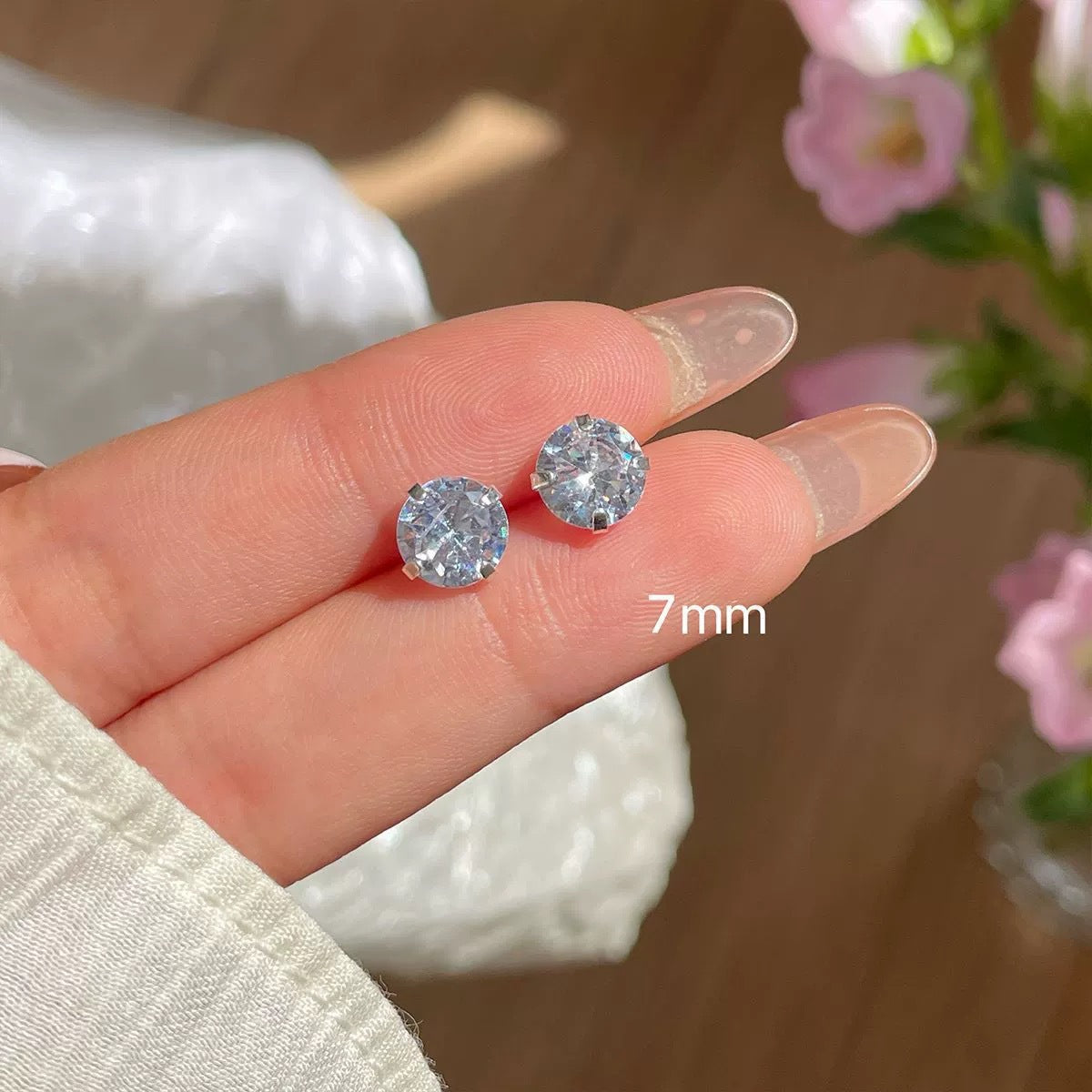 Women's Single Rhinestone Ear Simple Compact Super Flash Earrings