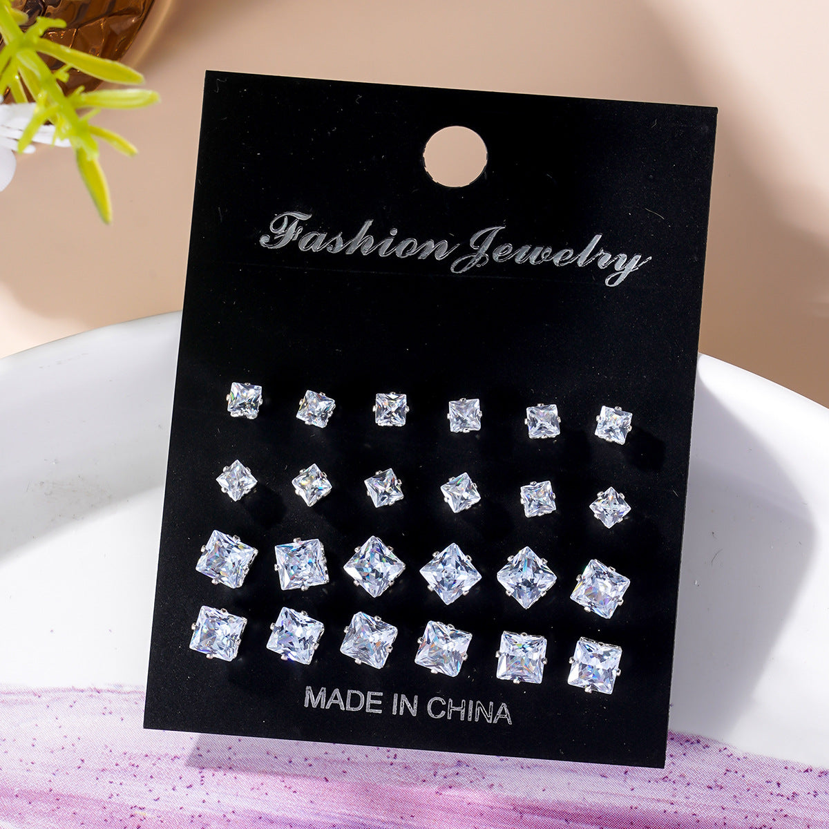 Retro Elegant Geometric Heart-shaped Crystal Zircon Earrings