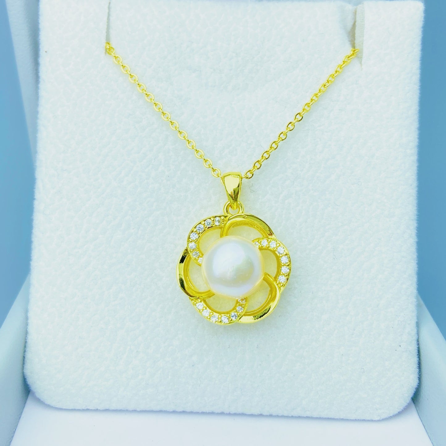 Pearl Simple Light Luxury Design Female Pendants