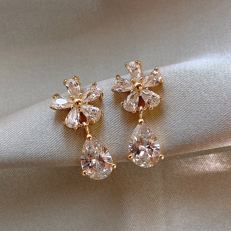 Fresh Simple Flower Light Luxury Fashion Earrings