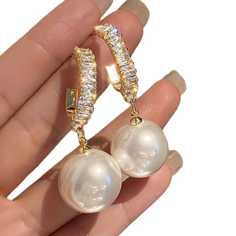 Women's Artificial Pearl Fashion Rhinestone Eardrop Temperament Earrings