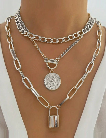 Women's Light Luxury Minority High-grade Alloy Embossed Round Buckle Pendants