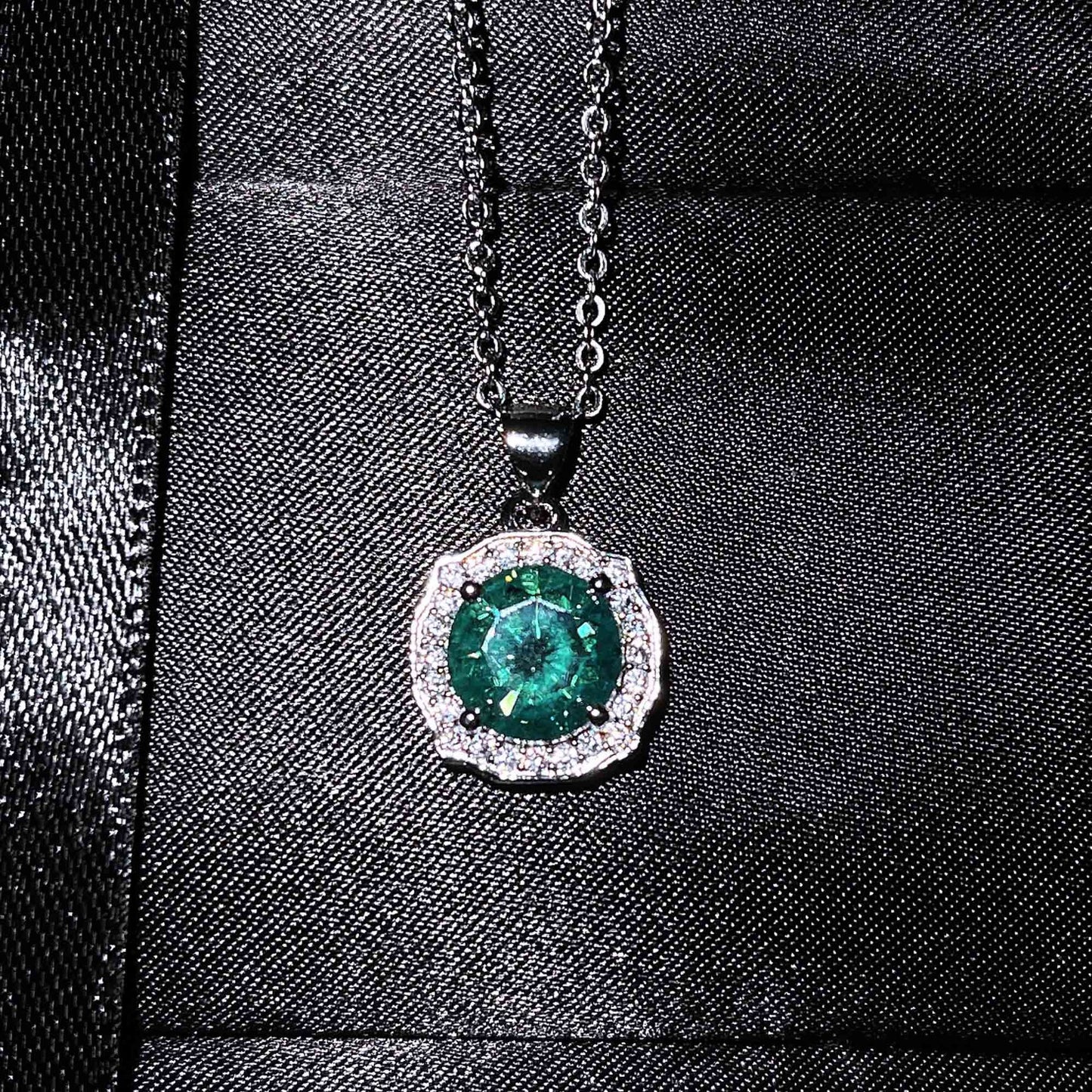 Live Streaming Maldives Blue Green Diamond Deer Pendants