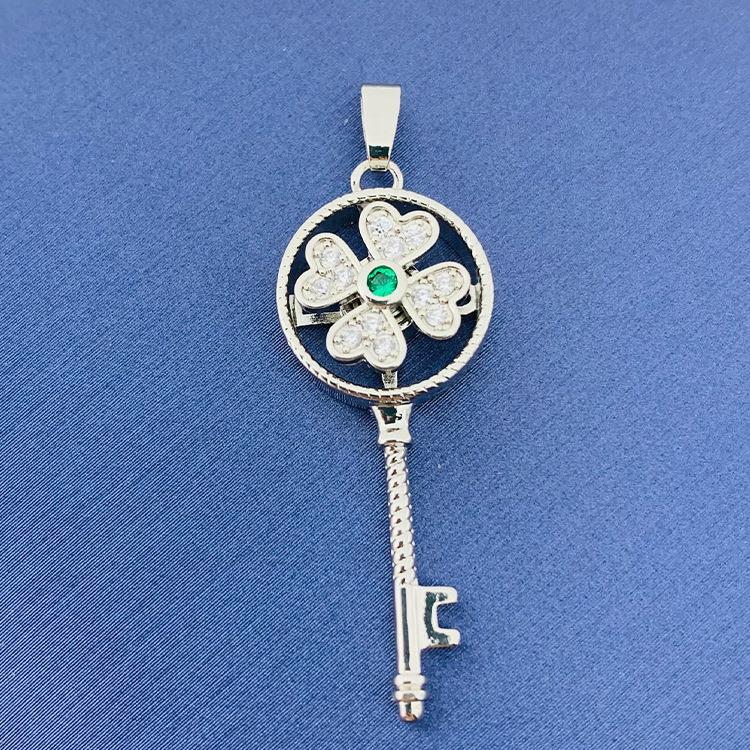 Rotating Clover Simple Hundred Source Ornament Pendants