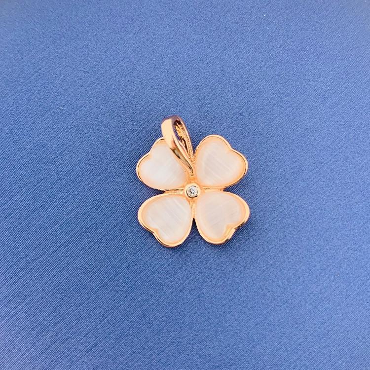 Rotating Clover Simple Hundred Source Ornament Pendants