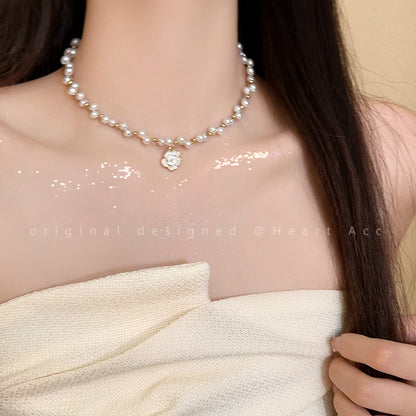 Pearl Female Advanced Design Sense Light Necklaces