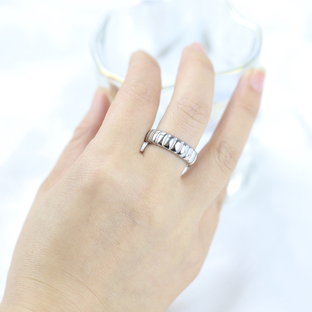 Women's Fashion Personality Wave Pattern Titanium Steel Rings