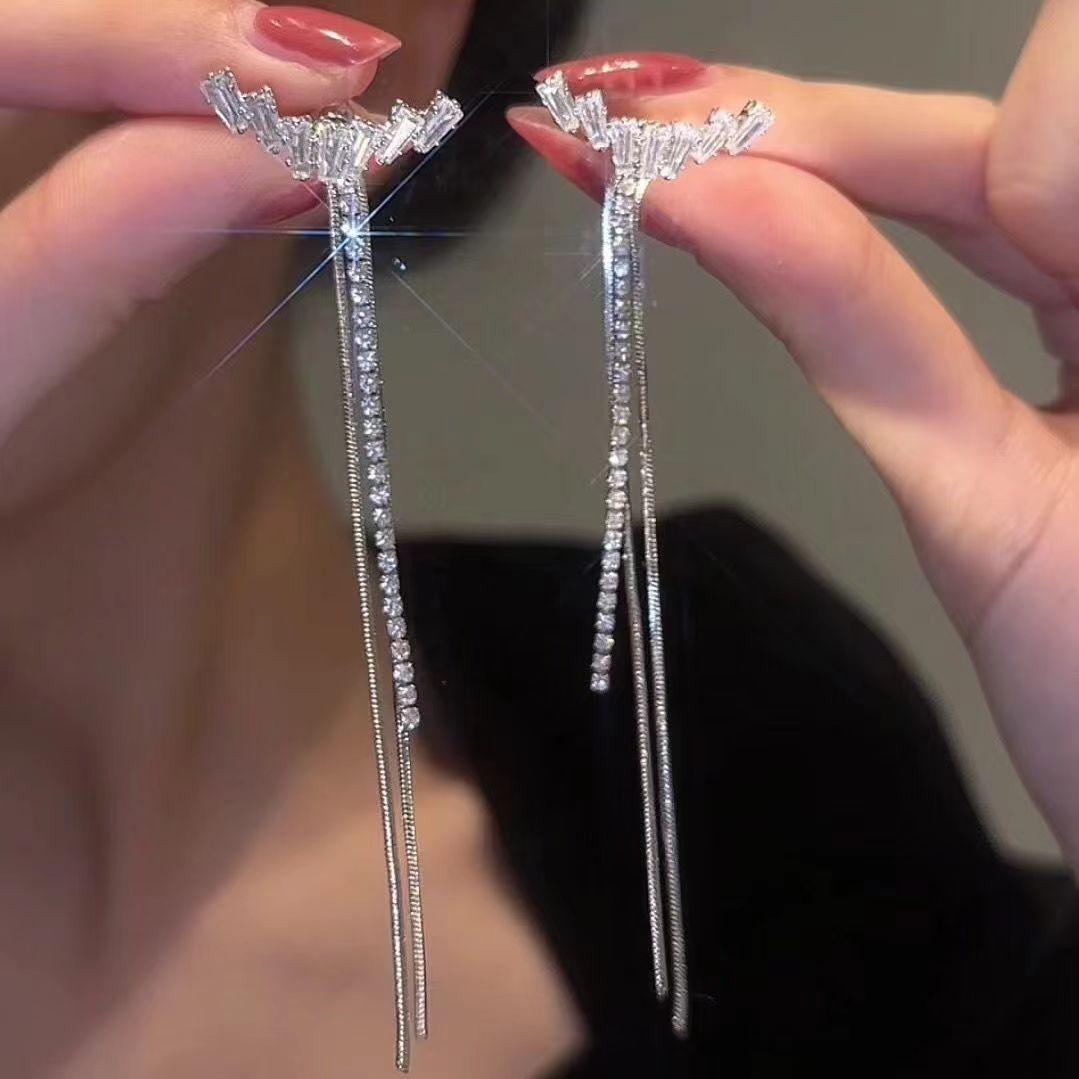 Women's Long Full Rhinestone Tassel Fashion Elegant Earrings