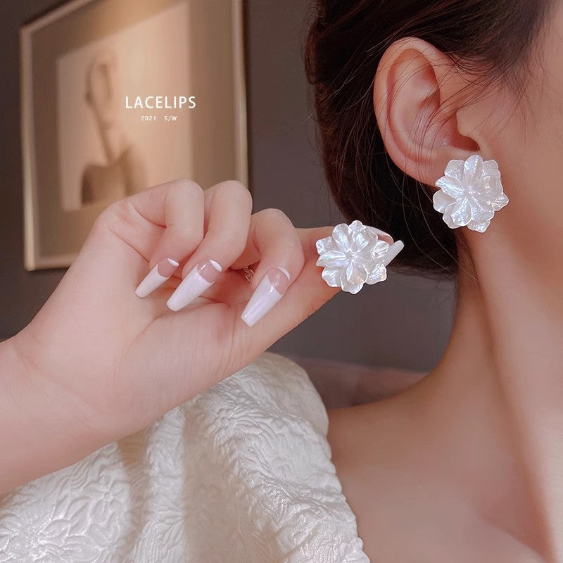 Fresh Simple Flower Light Luxury Fashion Earrings