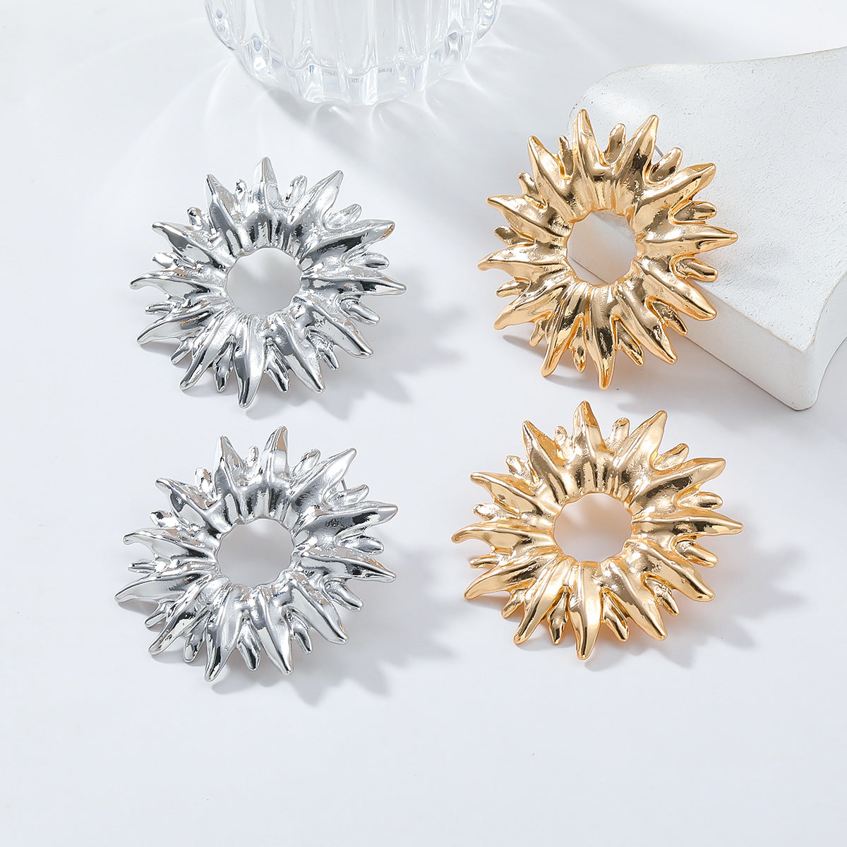 Three-dimensional Texture Sunflower Simple Elegant Polygon Earrings