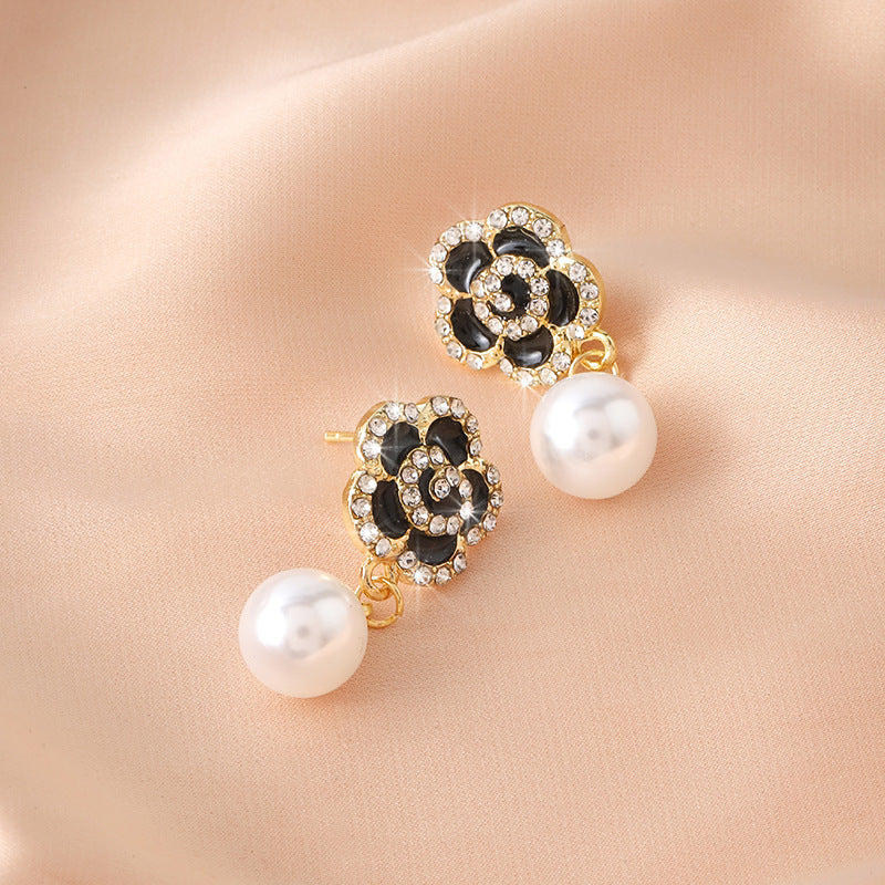 Women's Camellia Elegant Black Advanced Classic Style Earrings