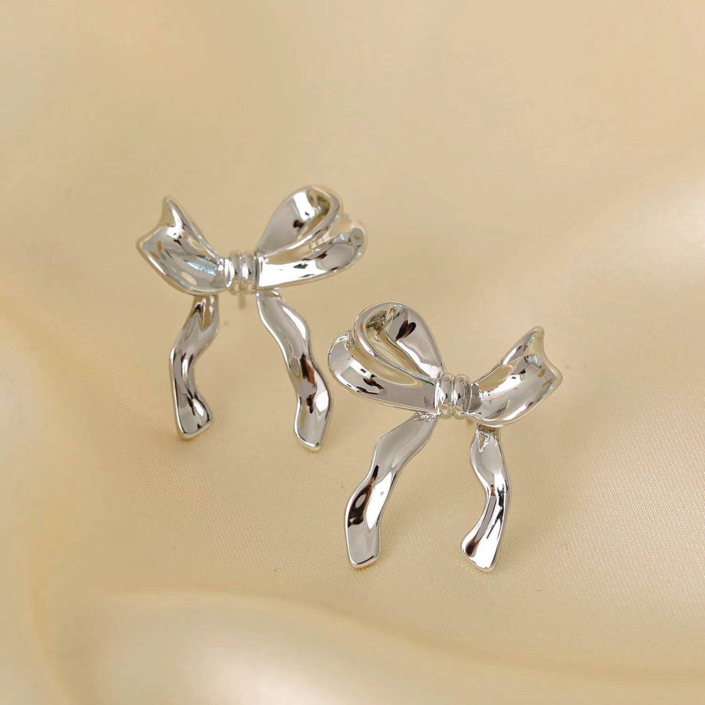 Women's Glossy For Temperamental Minority High-grade Metallic Earrings