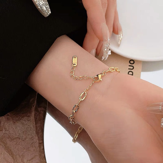 Women's Fashion Embossing Gold Light Luxury Design Bracelets