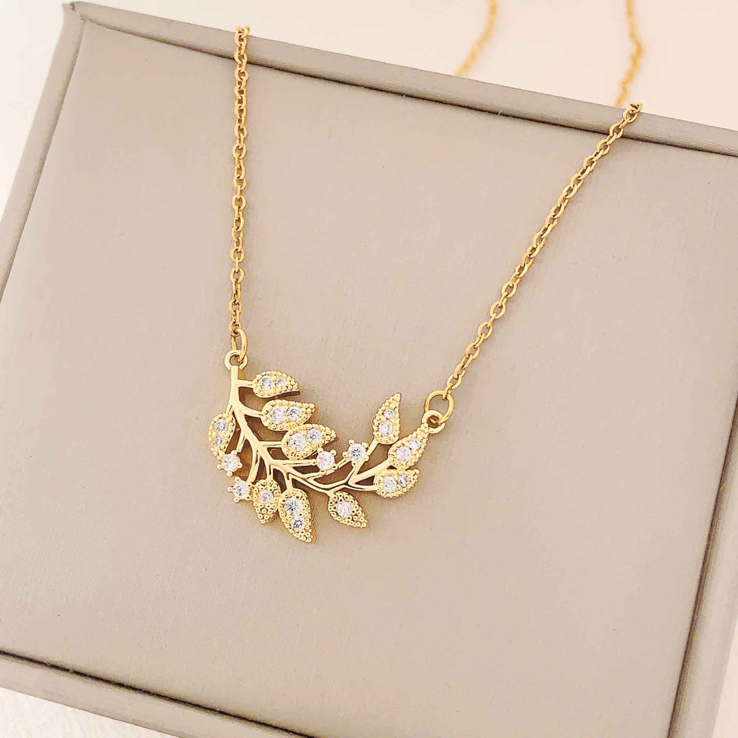 Women's Summer Leaf Copper Inlaid Zirconium Ornament High-grade Necklaces