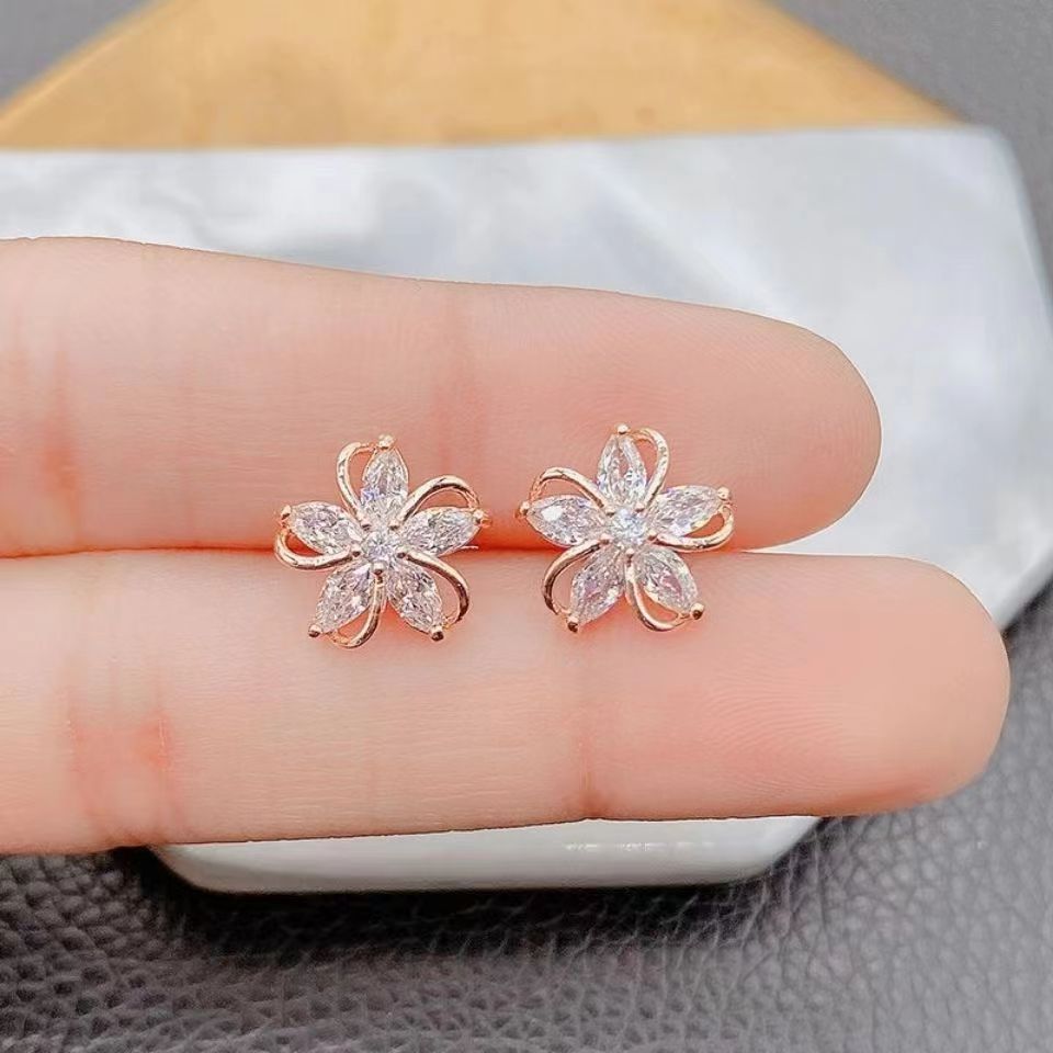 Women's Style Fashionable Simple Elegant Pearl Flower Rings