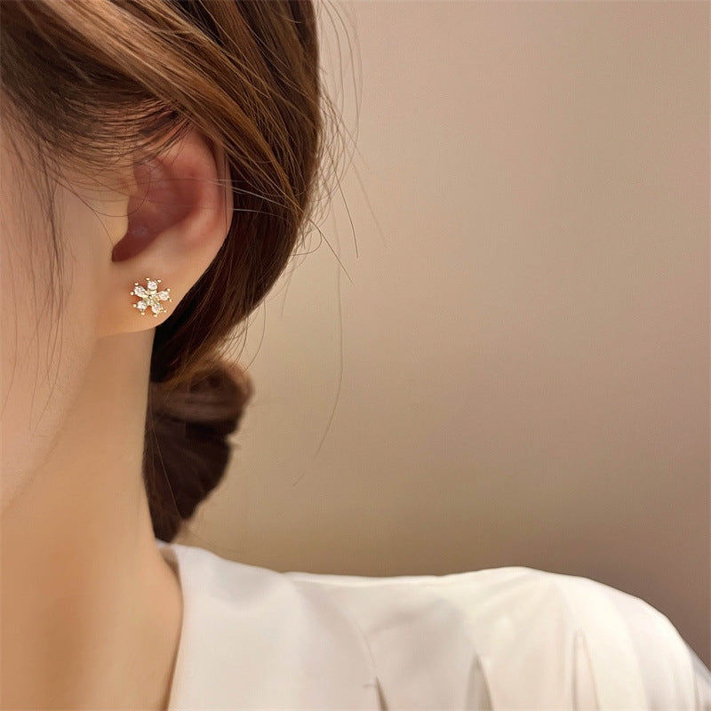 Mini Flowers Zircon Niche Design Small Ear Bone Earrings