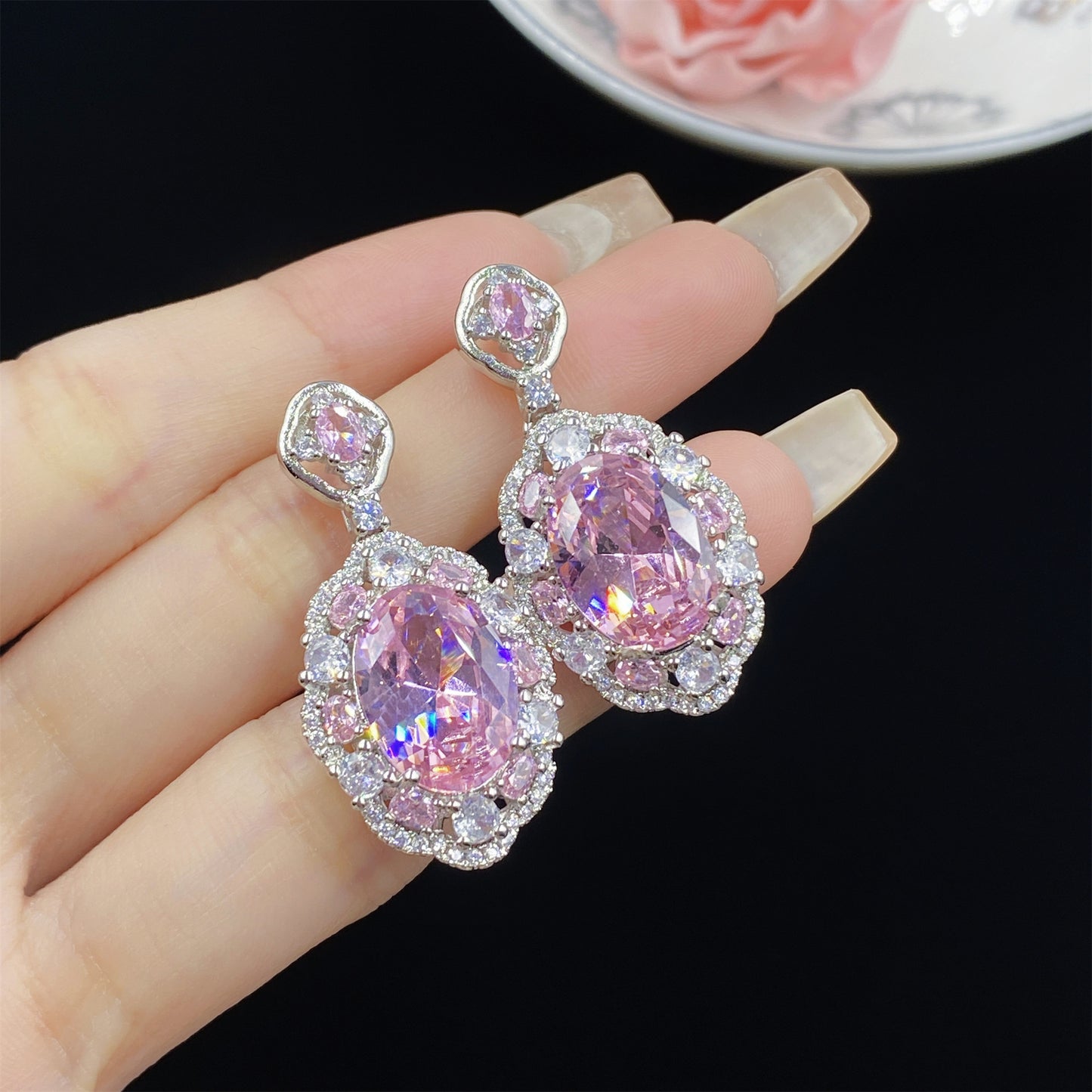 Egg-shaped Back Cover Pink Big Diamond Full Open Female Pendants