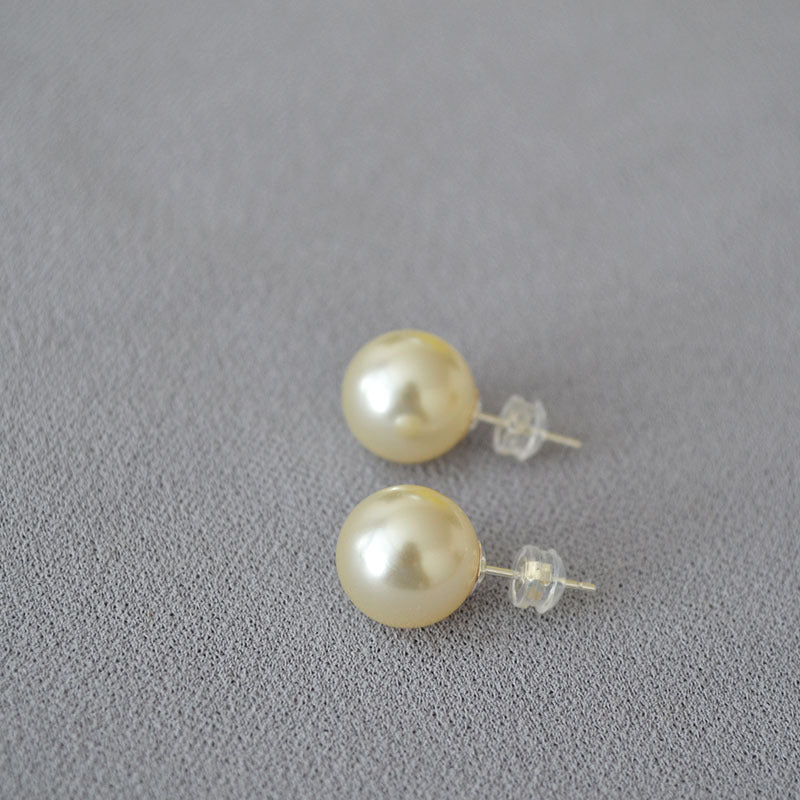 Retro Large Strong Light Pearl Sier Earrings