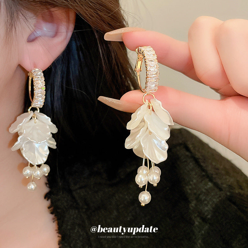 Inlaid Pearls Shell Fresh Long Fashion Earrings