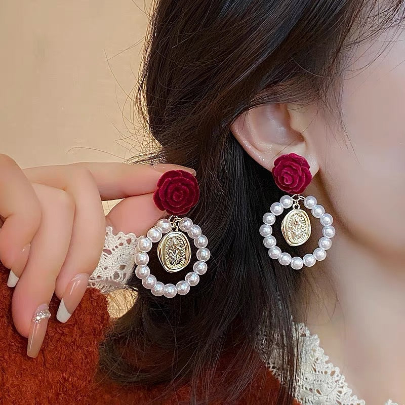 Women's Pearl Flower High-grade Minority Elegance Retro Earrings