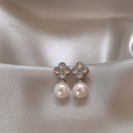 Clover Exquisite Classic Gray White Pearl Earrings